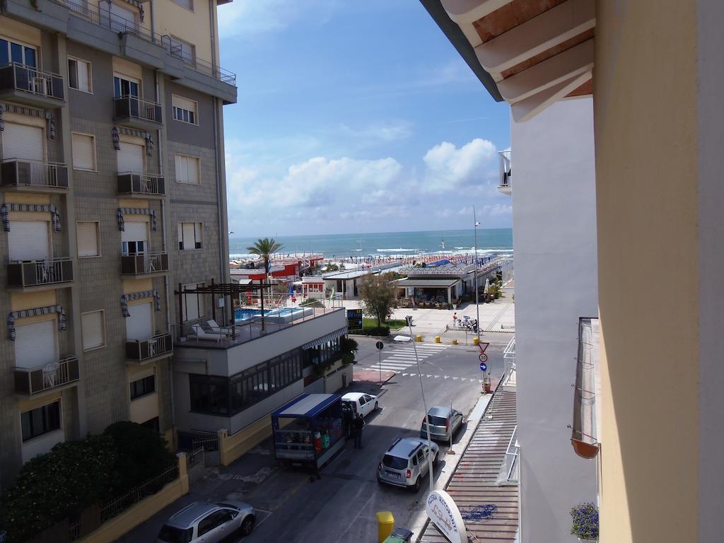 Hotel Lido Inn Camaiore Bagian luar foto