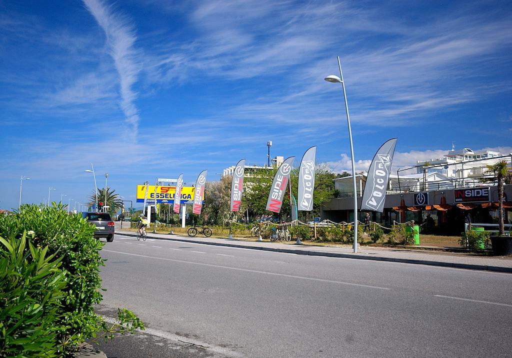 Hotel Lido Inn Camaiore Bagian luar foto