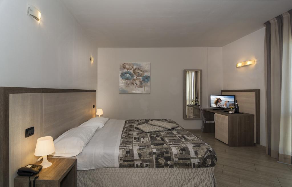 Hotel Lido Inn Camaiore Bagian luar foto